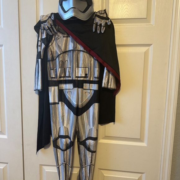 Disney Star Wars  5 piece Captain Phasma costume boys size M (7-8) - Picture 4 of 4
